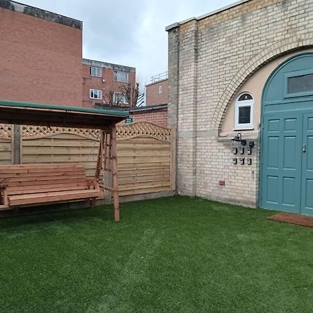 Cozy En-Suite Loft In Trendy Local London Exterior photo