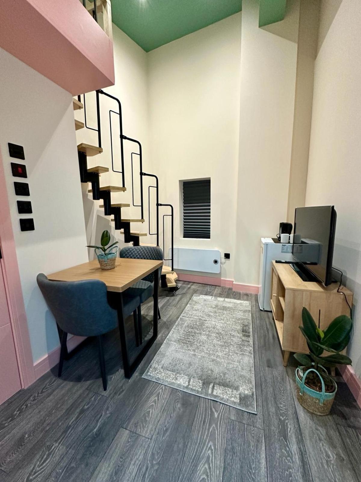 Cozy En-Suite Loft In Trendy Local London Exterior photo