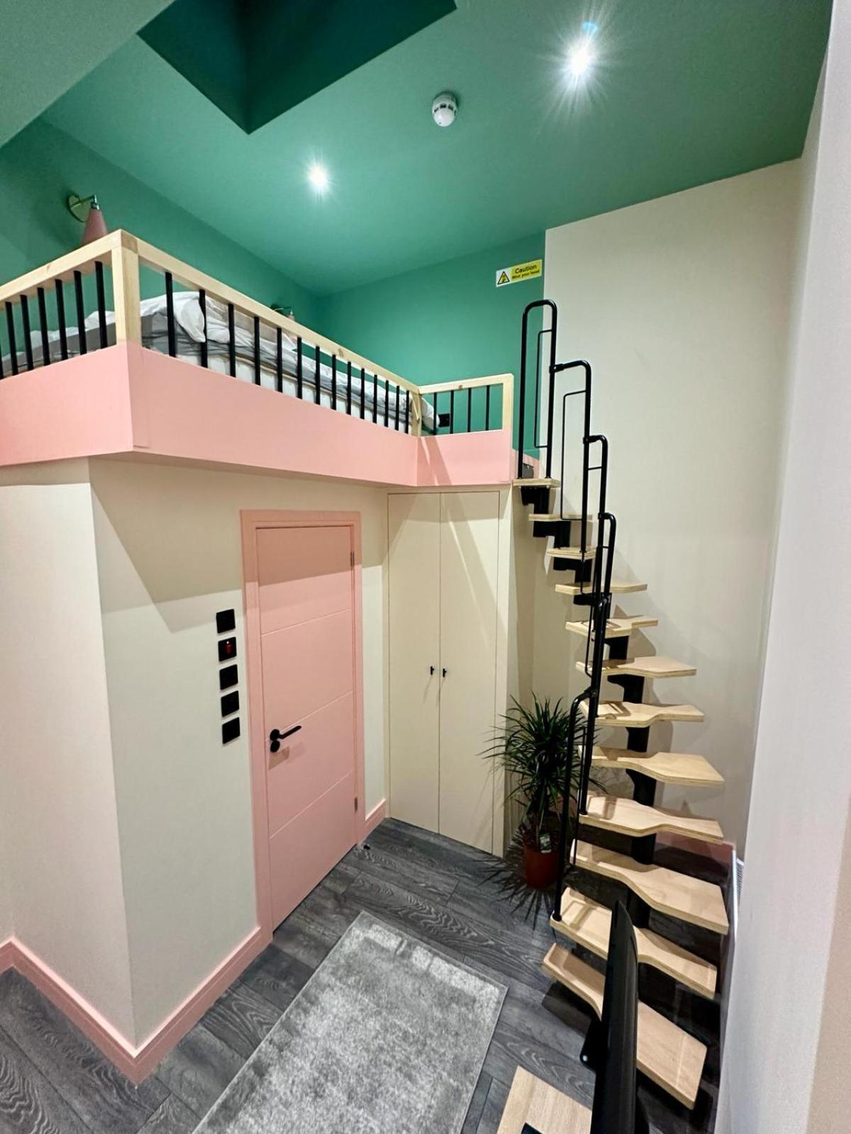Cozy En-Suite Loft In Trendy Local London Exterior photo