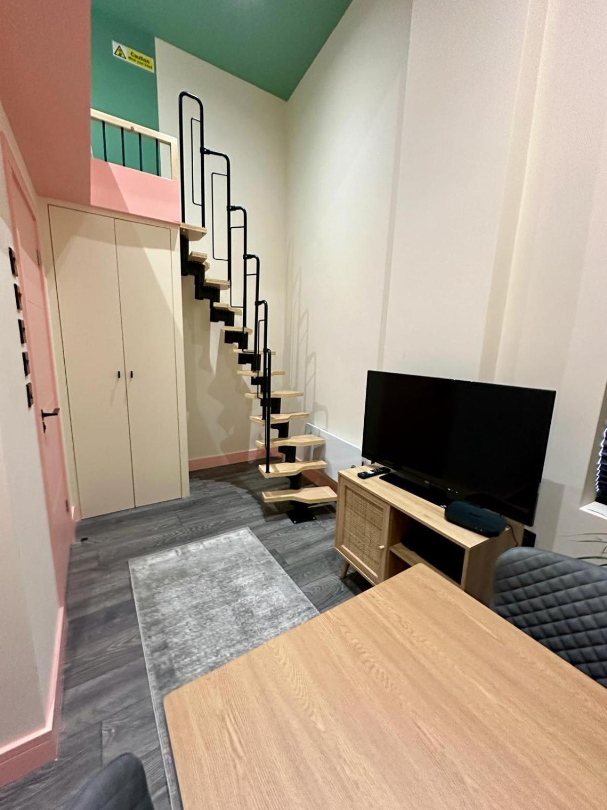 Cozy En-Suite Loft In Trendy Local London Exterior photo